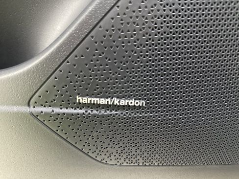 Used 2024 Kia Niro SX Touring image 29