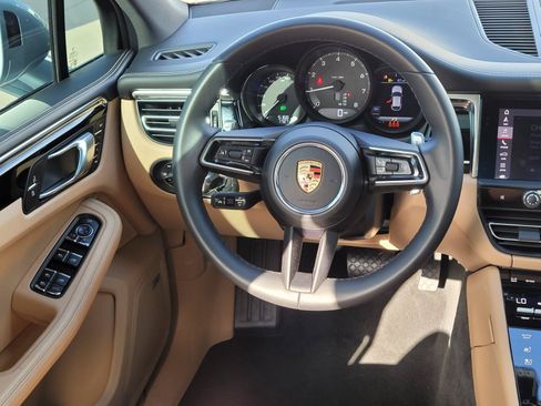 Used 2025 Porsche Macan AWD/4WD image 6