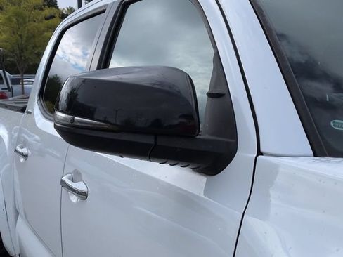 Used 2017 Toyota Tacoma Limited w/ Tow Package AWD/4WD image 11