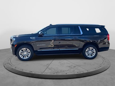 Used 2024 GMC Yukon XL SLT w/ SLT Luxury Package image 5