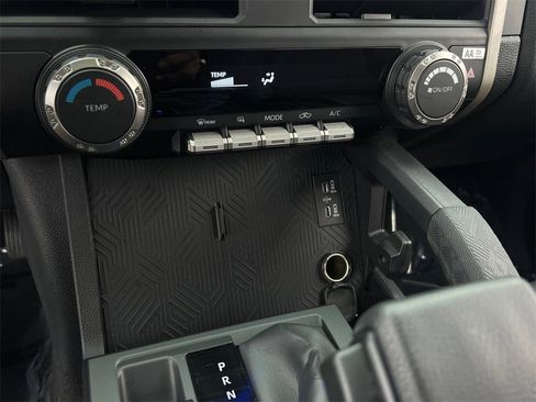 Used 2025 Toyota Tacoma SR image 31