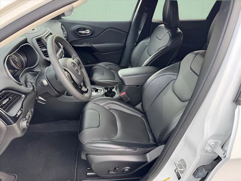 Used 2023 Jeep Cherokee Altitude Lux image 5