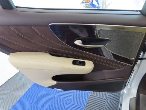 Used 2019 Lexus LS 500 w/ Interior Upgrade Package RWD image 36