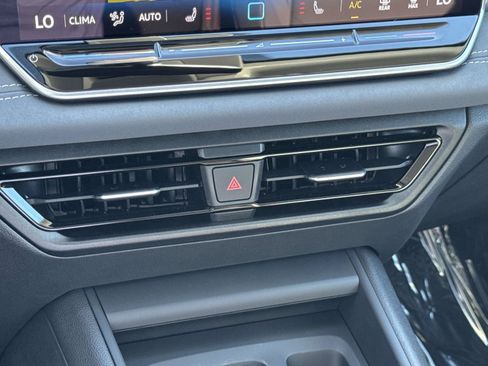 New 2026 Volkswagen Tiguan SE FWD image 27