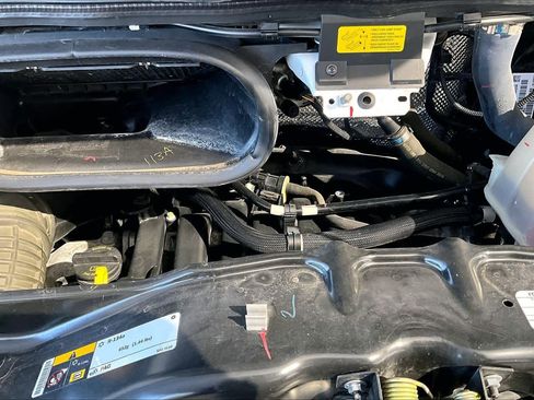 Used 2024 RAM ProMaster 2500 w/ Premium Convenience Group image 32