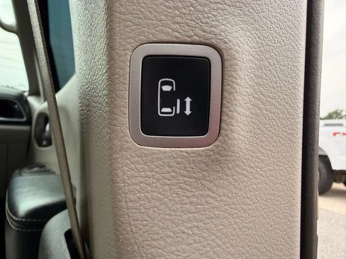 Used 2021 Chrysler Voyager Lxi FWD image 31