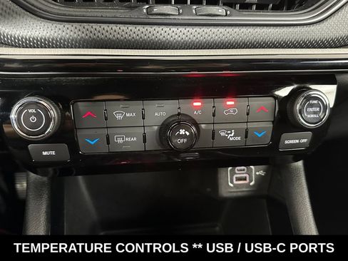 Used 2025 Jeep Compass Trailhawk AWD/4WD image 21