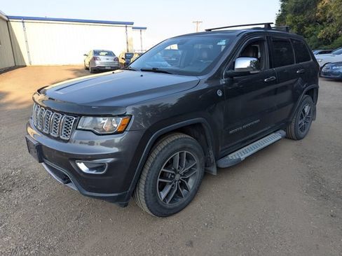 Used 2017 Jeep Grand Cherokee Limited AWD/4WD image 9