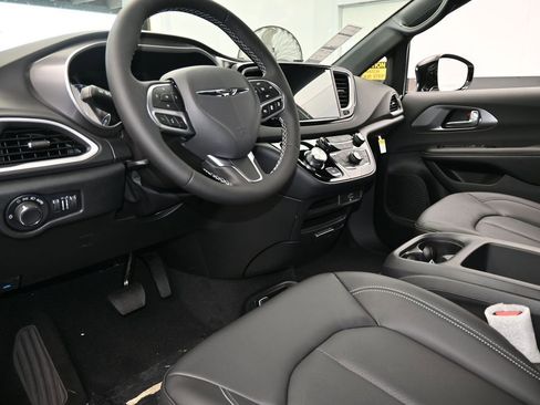New 2026 Chrysler Voyager LX image 12