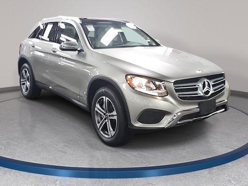 Used 2019 Mercedes-Benz GLC 300 4MATIC image 3