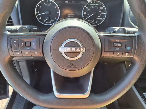 Used 2023 Nissan Rogue SV FWD image 9