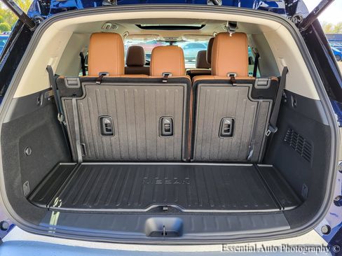 New 2025 Nissan Pathfinder Platinum w/ Cargo Package image 19