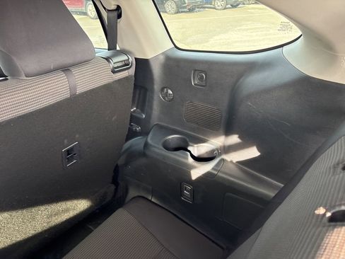 Used 2024 Toyota Highlander LE AWD/4WD image 13