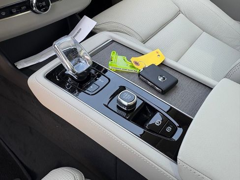 New 2026 Volvo XC90 B5 Ultra image 12