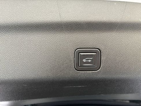 Used 2023 GMC Yukon XL AT4 w/ AT4 Premium Package AWD/4WD image 7