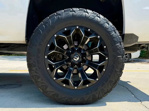 Used 2017 Chevrolet Silverado 1500 LTZ Z71 w/ LTZ Plus Package AWD/4WD image 26