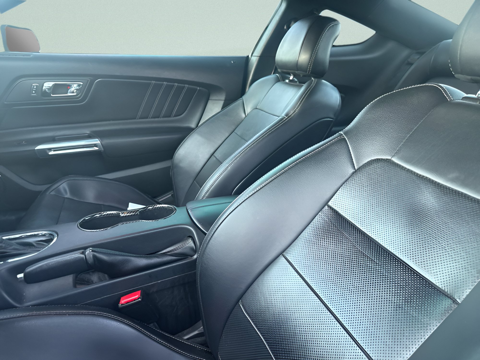 Used 2016 Ford Mustang Premium RWD image 27