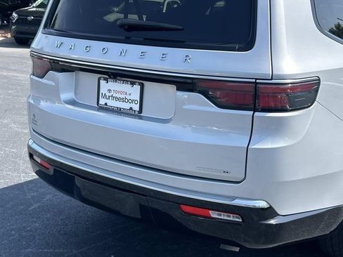 Used 2024 Jeep Wagoneer L Series II w/ Flexible Seating Group AWD/4WD image 11