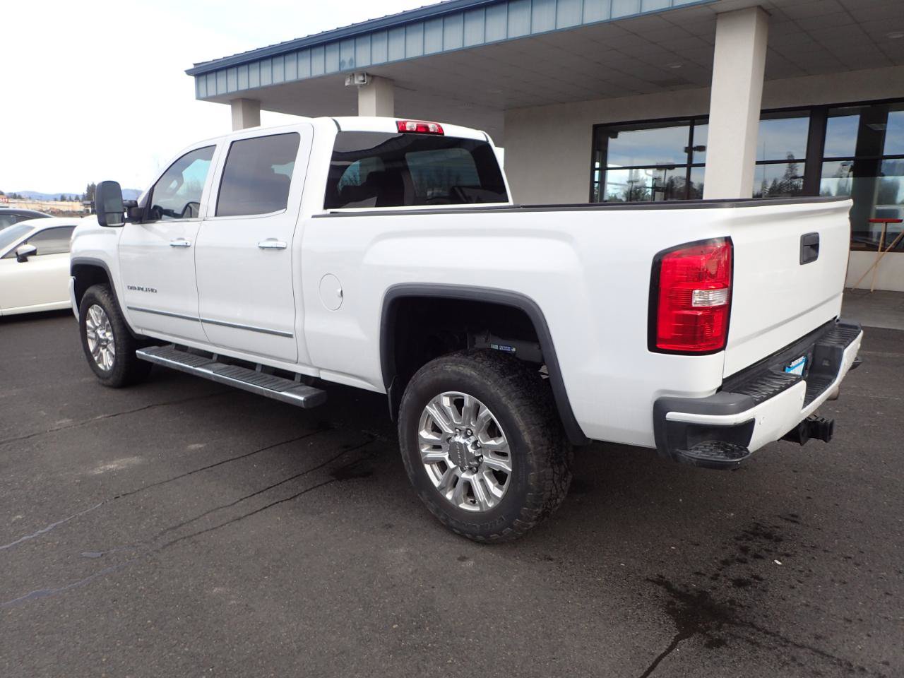 Used 2015 GMC Sierra 2500 Denali w/ Duramax Plus Package AWD/4WD image 3