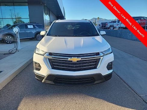 Used 2023 Chevrolet Traverse LT image 2