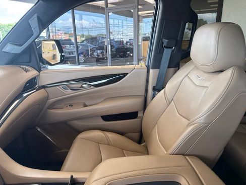 Used 2020 Cadillac Escalade Platinum AWD/4WD image 26