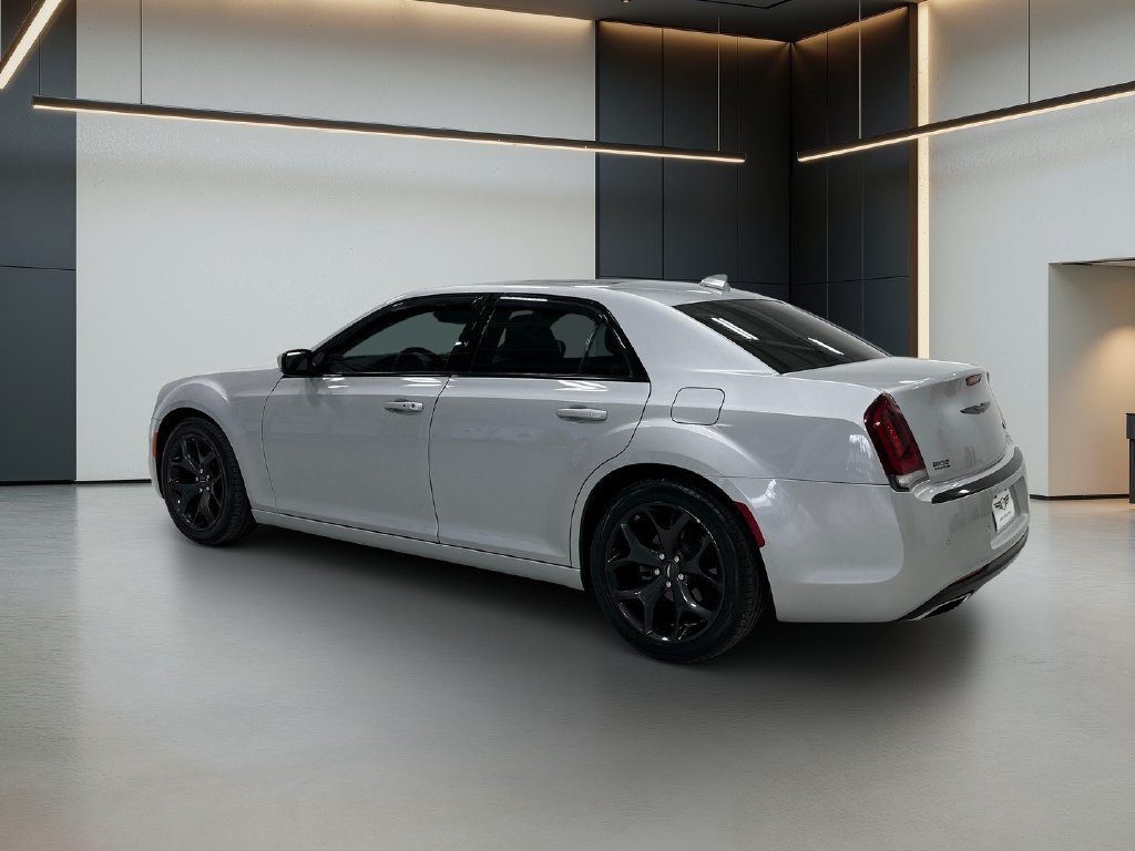 Used 2022 Chrysler 300 S w/ Comfort Group RWD image 3