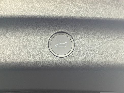 Used 2025 Tesla Model Y Performance AWD/4WD image 9