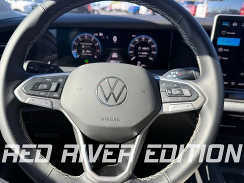 Used 2025 Volkswagen Tiguan S image 23