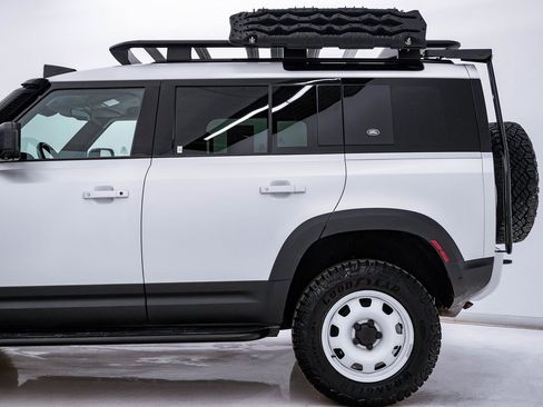 Used 2024 Land Rover Defender 110 S image 10