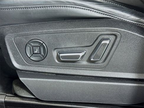Used 2019 Audi e-tron Prestige w/ Prestige Package image 17