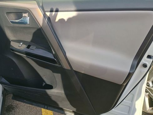 Used 2018 Toyota RAV4 Limited image 23