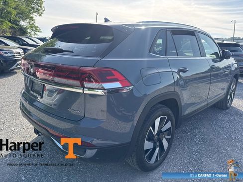 Used 2025 Volkswagen Atlas Cross Sport SE w/ Panoramic Sunroof Package FWD image 5