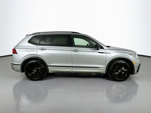 Used 2024 Volkswagen Tiguan SE R-Line AWD/4WD image 4