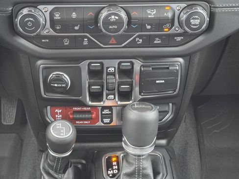 New 2026 Jeep Gladiator Rubicon w/ Safety Group AWD/4WD image 11