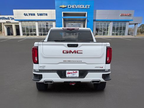 Used 2025 GMC Sierra 1500 AT4 w/ AT4 Premium Package AWD/4WD image 9