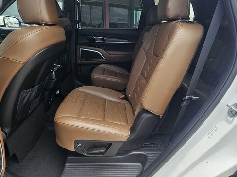 Used 2020 Kia Telluride SX w/ SX Prestige Package AWD/4WD image 20