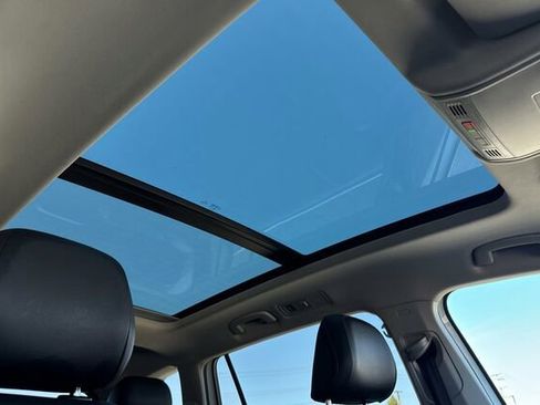Used 2020 Volkswagen Tiguan SE w/ Panoramic Sunroof Package AWD/4WD image 17