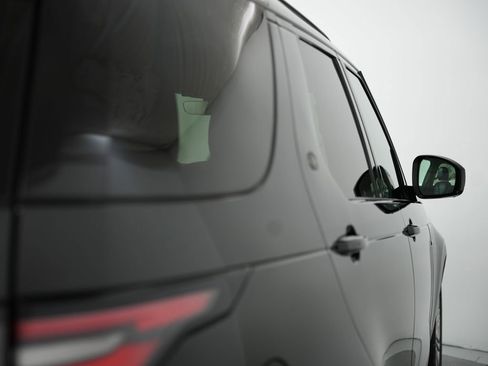 Used 2017 Land Rover Discovery HSE AWD/4WD image 70