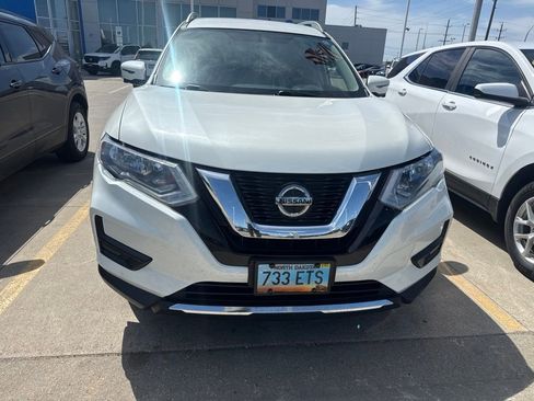Used 2018 Nissan Rogue SV w/ Premium Package AWD/4WD image 2