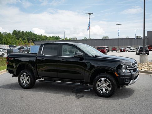 Used 2025 Ford Ranger Lariat w/ FX4 Off-Road Package AWD/4WD image 12
