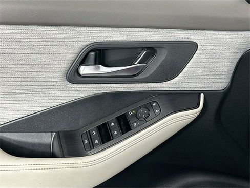 Used 2023 Nissan Rogue SV image 24