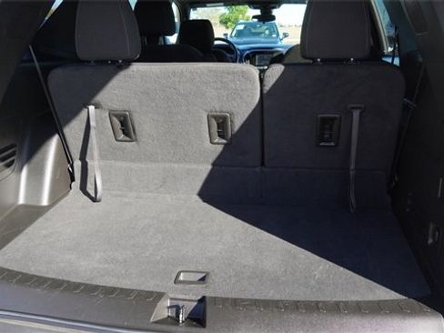 Used 2023 Chevrolet Traverse LT image 14