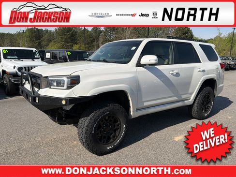 Used 2011 Toyota 4Runner SR5 w/ Convenience Pkg image 1