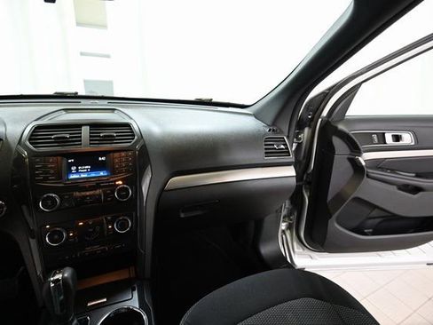 Used 2019 Ford Explorer XLT w/ Class III Trailer Tow Package AWD/4WD image 30