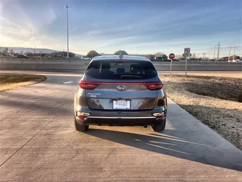 Used 2022 Kia Sportage LX image 6