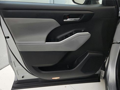 Certified 2024 Toyota Highlander XLE image 35