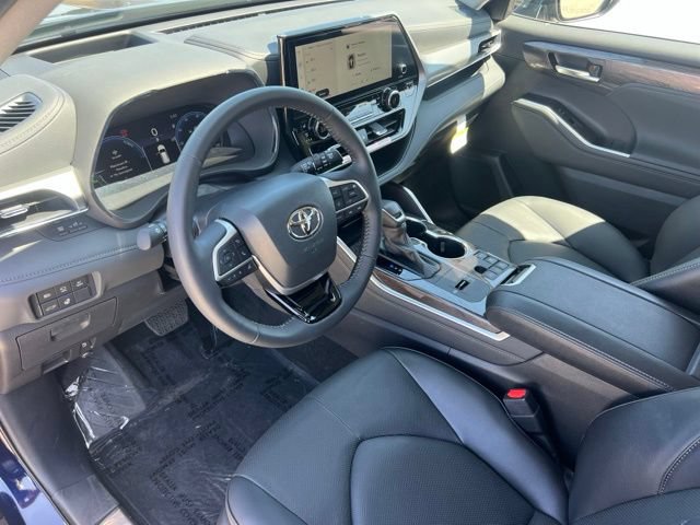 Certified 2026 Toyota Highlander Platinum AWD/4WD image 16