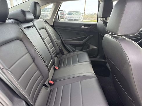Used 2024 Volkswagen Jetta SE image 9