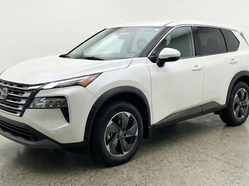 Used 2025 Nissan Rogue SV AWD/4WD image 3