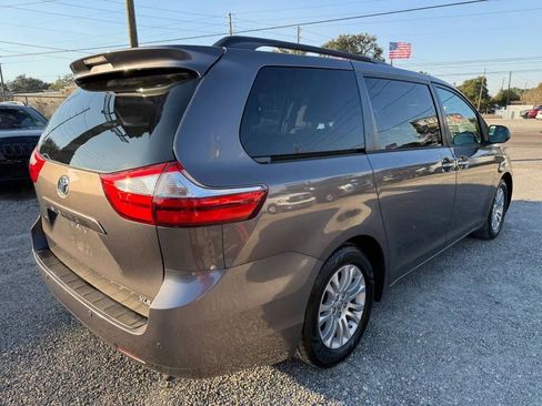 Used 2016 Toyota Sienna XLE w/ Entertainment Package image 7